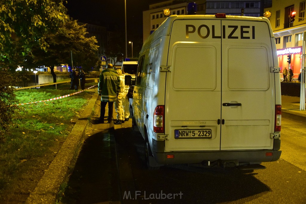 Einsatz BF Messerstecherei Koeln Neustadt Nord Eberplatz Platzmitte P048.JPG - Miklos Laubert